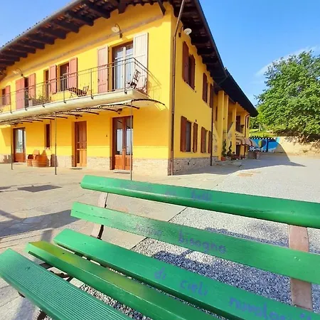 Rosso Di Sera Guest house Novello
