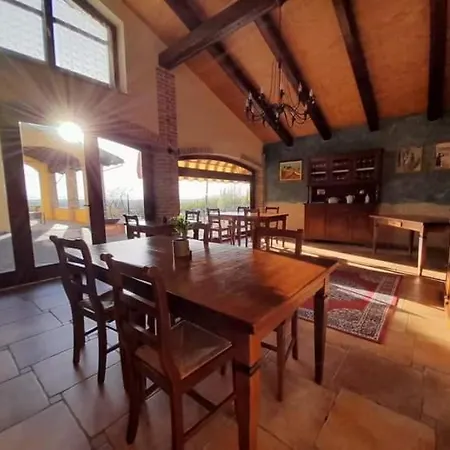 Rosso Di Sera Affittacamere Novello