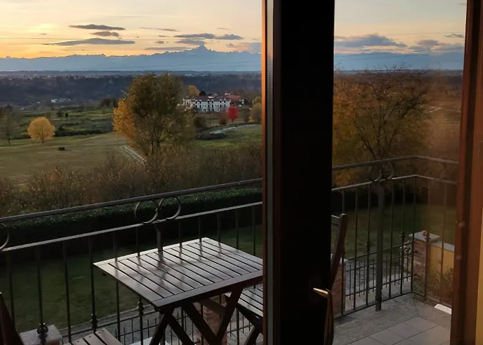 Rosso Di Sera Pensión Novello